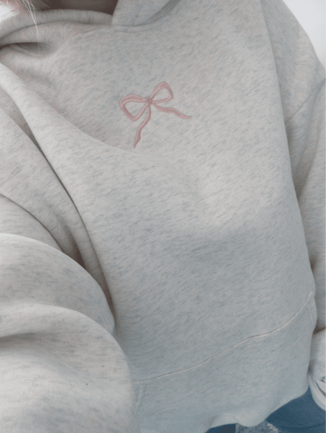 Veloura – Damen Hoodie Rosa Schleife Regular Fit – Alltag mit Stil