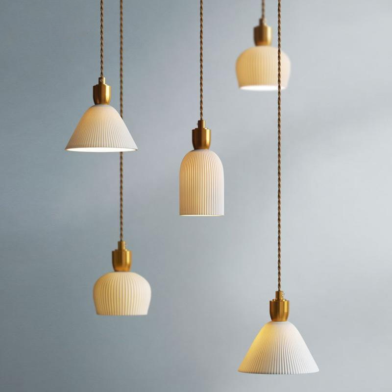 Lunare – Plisseret pendel lampe keramik & messing i 3 former