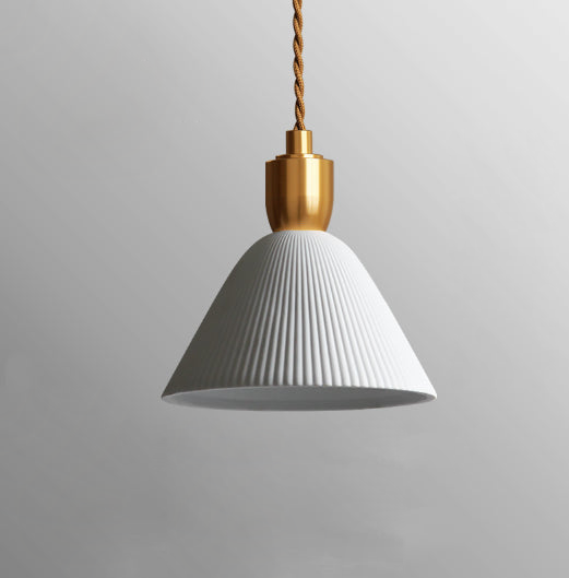 Lunare – Plisseret pendel lampe keramik & messing i 3 former