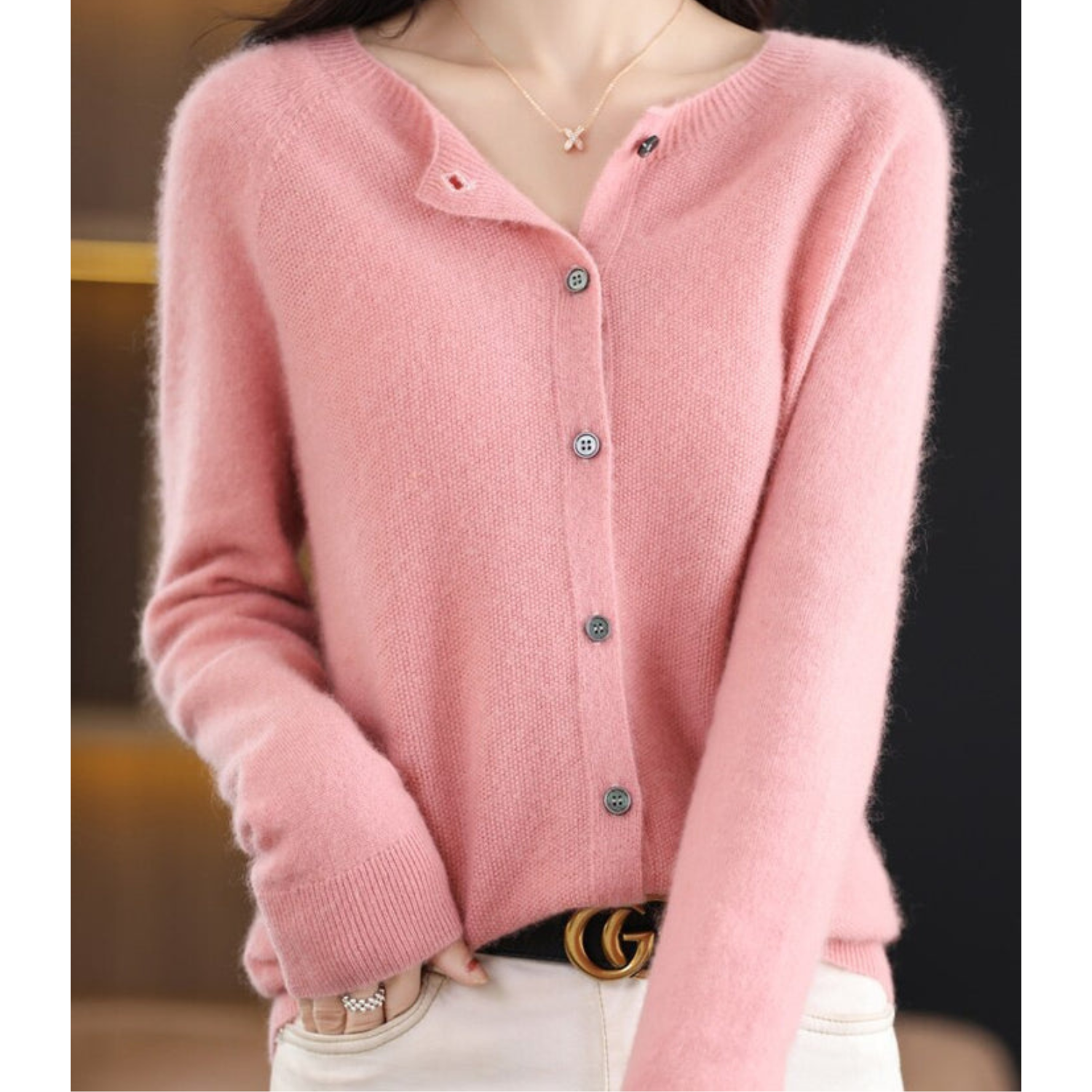 Damen Strickjacke aus Merinowolle – Fein, Klassisch & Hochwertig