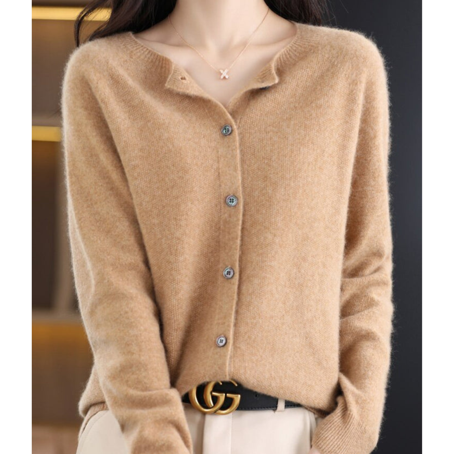 Damen Strickjacke aus Merinowolle – Fein, Klassisch & Hochwertig