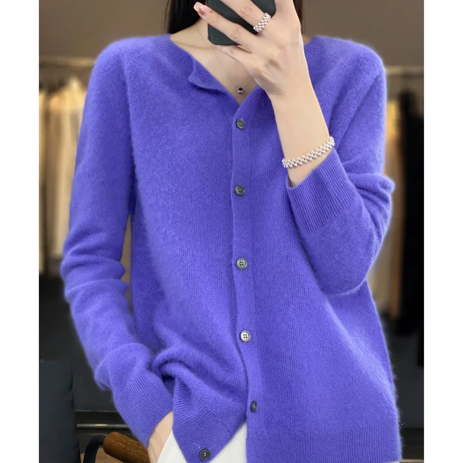 Damen Strickjacke aus Merinowolle – Fein, Klassisch & Hochwertig