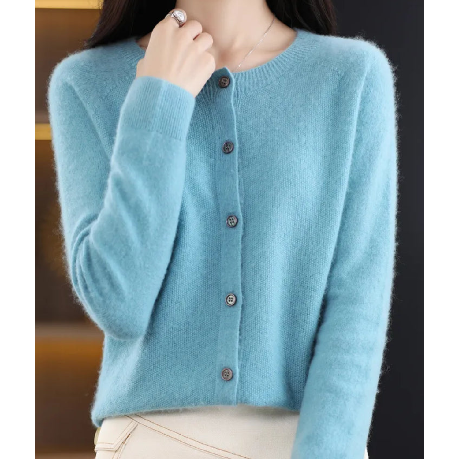 Damen Strickjacke aus Merinowolle – Fein, Klassisch & Hochwertig