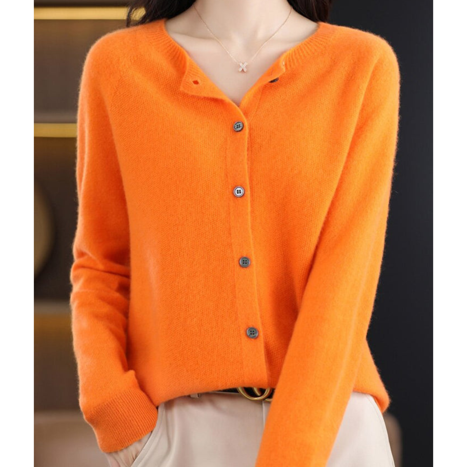 Damen Strickjacke aus Merinowolle – Fein, Klassisch & Hochwertig