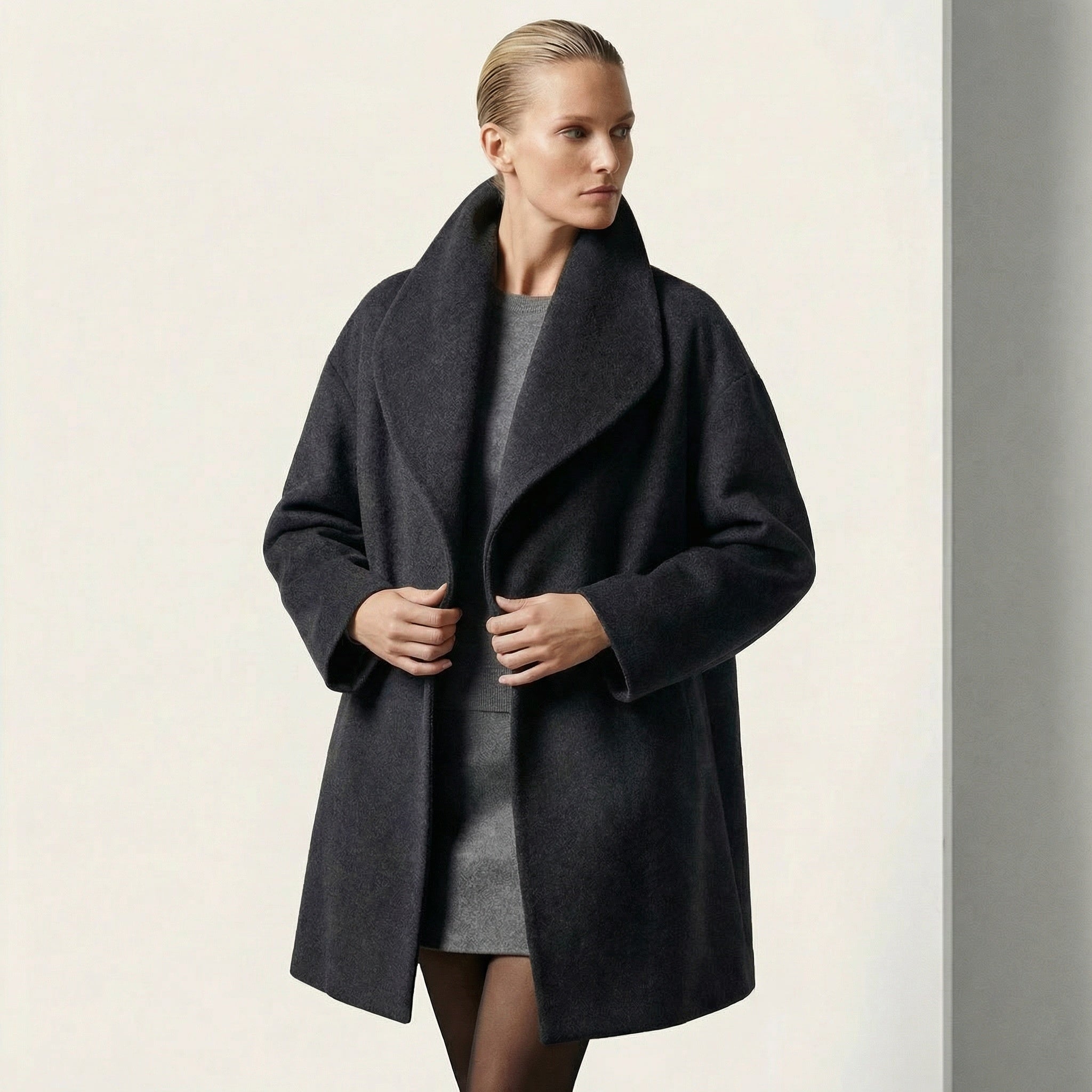 Damenmantel – Breiter Kragen, Dicker Stoff & Gerader Schnitt