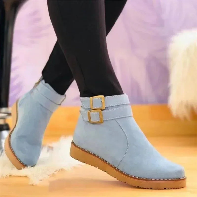 Carlin -Flacher Wildlederstiefel mit Schnalle
