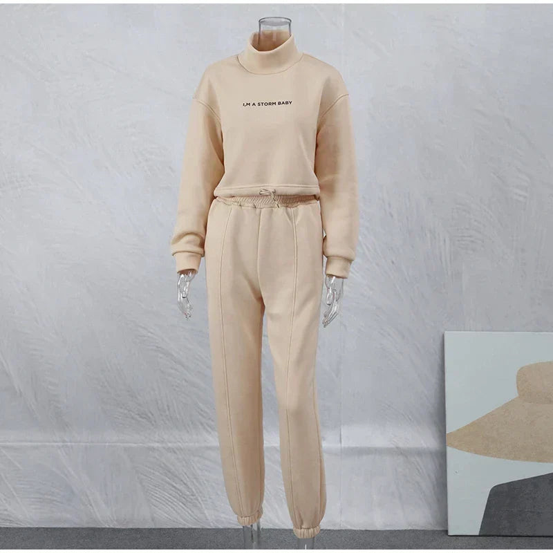 Kaila Trainingsanzug | Stylisches langärmeliges Oberteil und dazu passende Hose