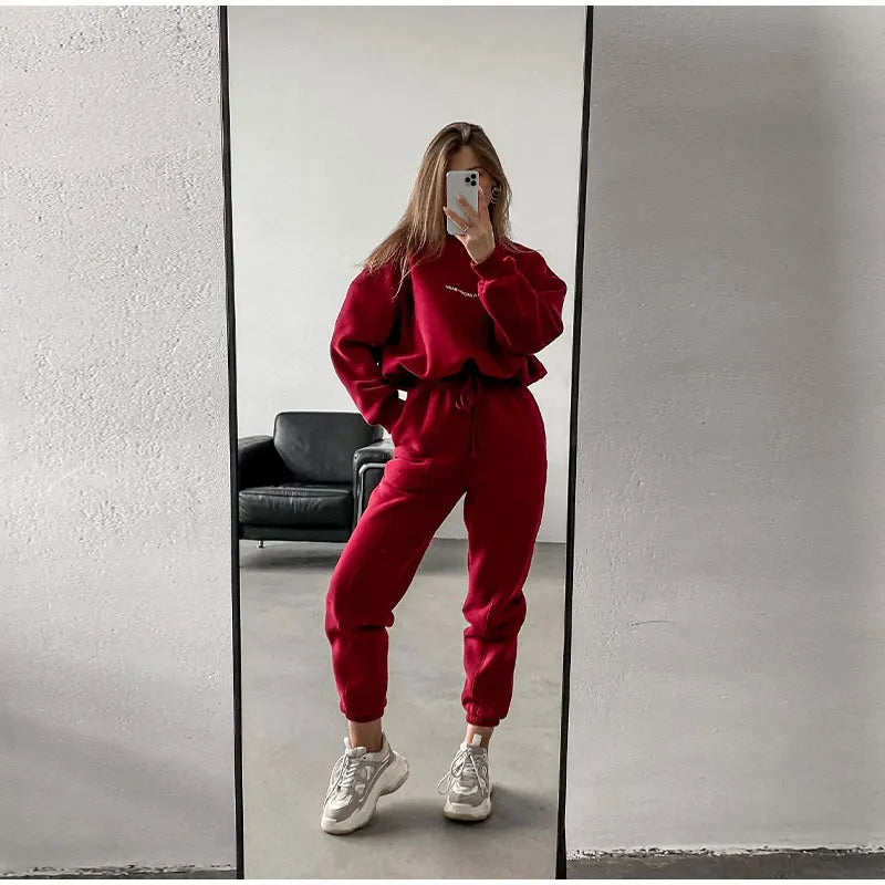 Kaila Trainingsanzug | Stylisches langärmeliges Oberteil und dazu passende Hose