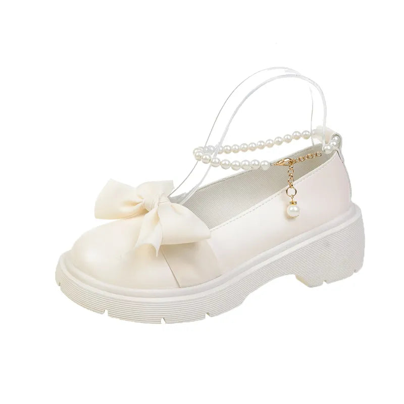Meret - Weiße Loafers mit Schleife und Perlenkette