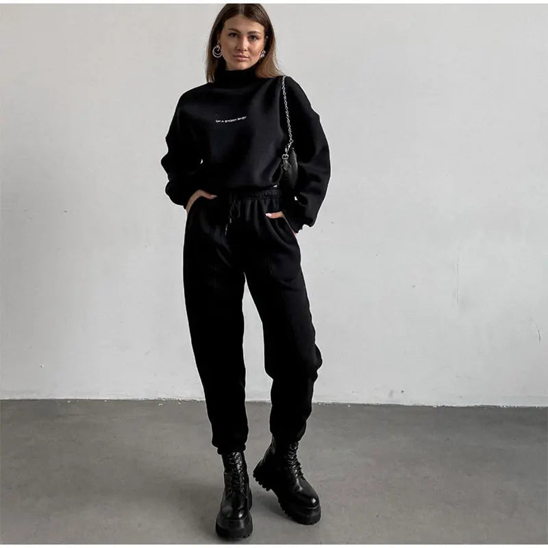 Kaila Trainingsanzug | Stylisches langärmeliges Oberteil und dazu passende Hose