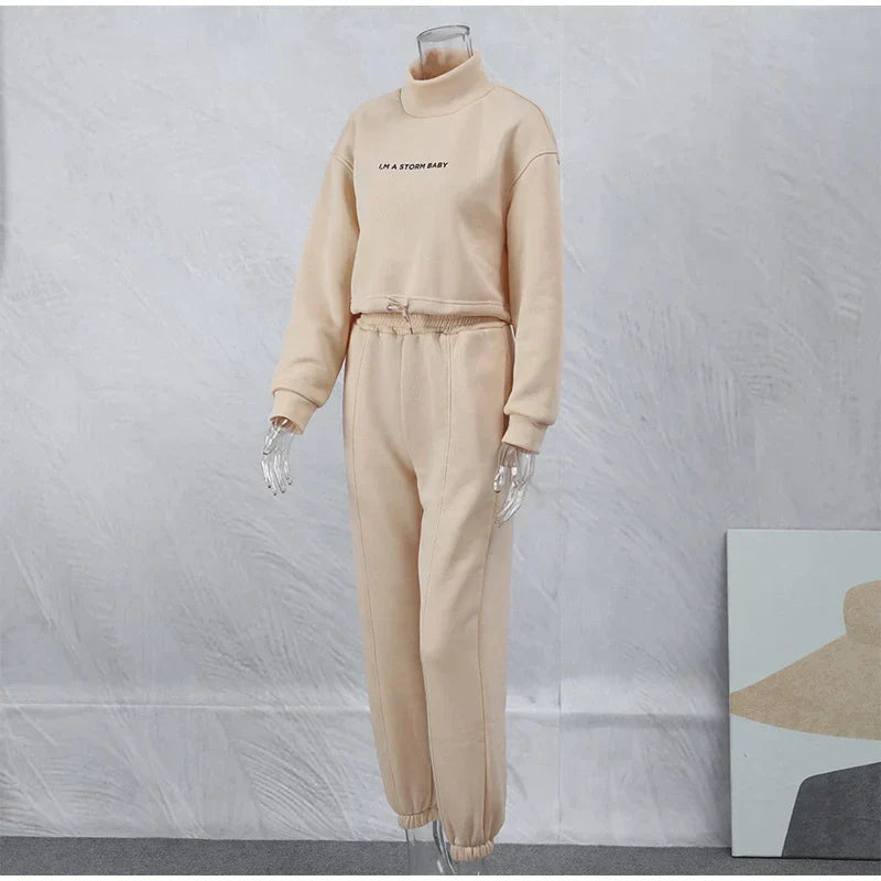 Kaila Trainingsanzug | Stylisches langärmeliges Oberteil und dazu passende Hose