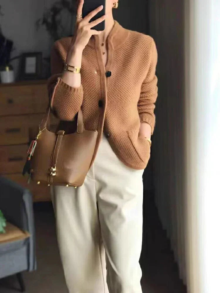 Modische und warme Strickjacke für Frauen - Halila