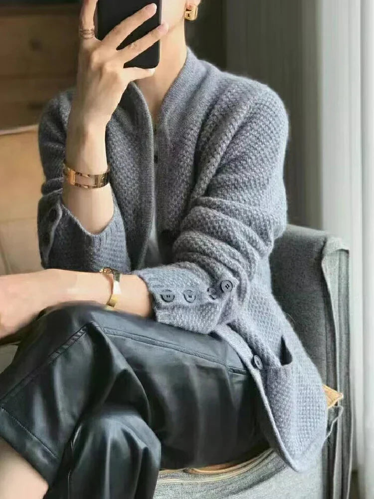 Modische und warme Strickjacke für Frauen - Halila