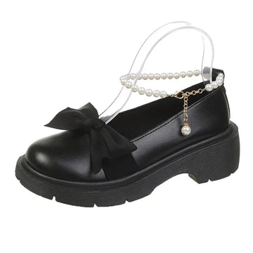 Meret - Weiße Loafers mit Schleife und Perlenkette