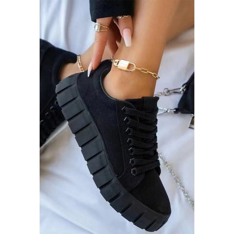Gertraud - Schwarze trendige Sneakers für Frauen