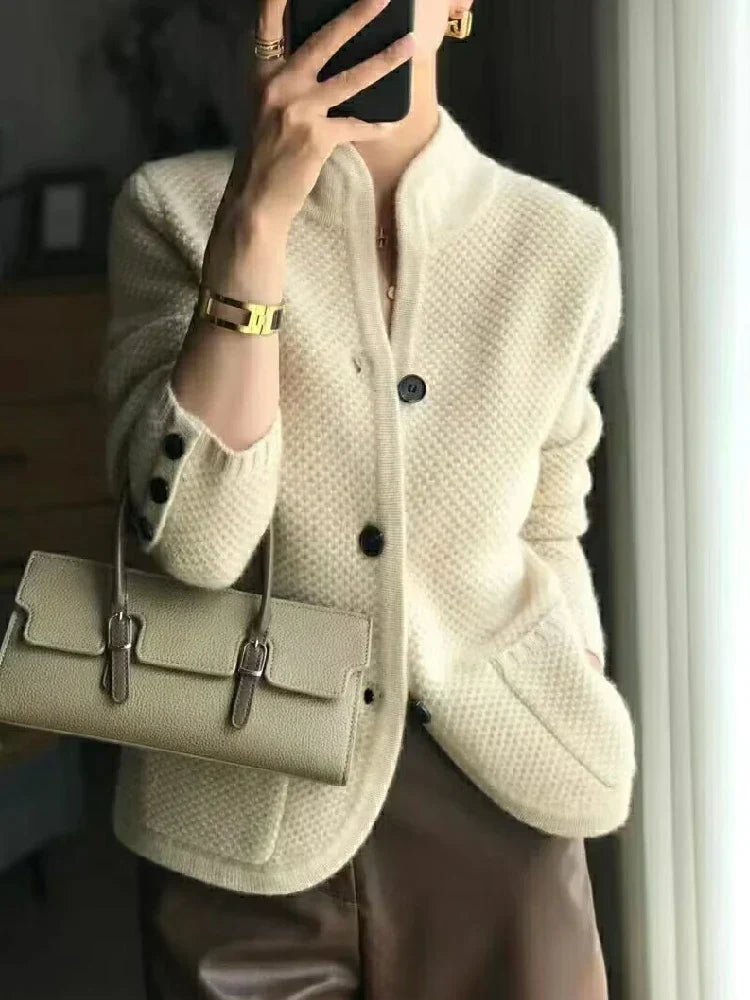 Modische und warme Strickjacke für Frauen - Halila
