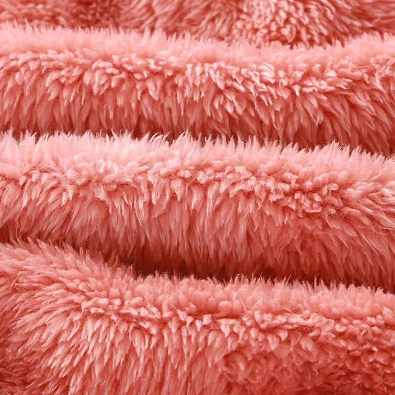 CozyCuddle - Kuscheliger Overall für Neugeborene mit Kapuze
