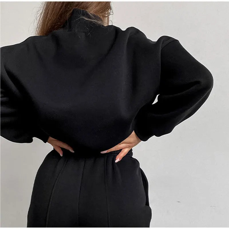Kaila Trainingsanzug | Stylisches langärmeliges Oberteil und dazu passende Hose