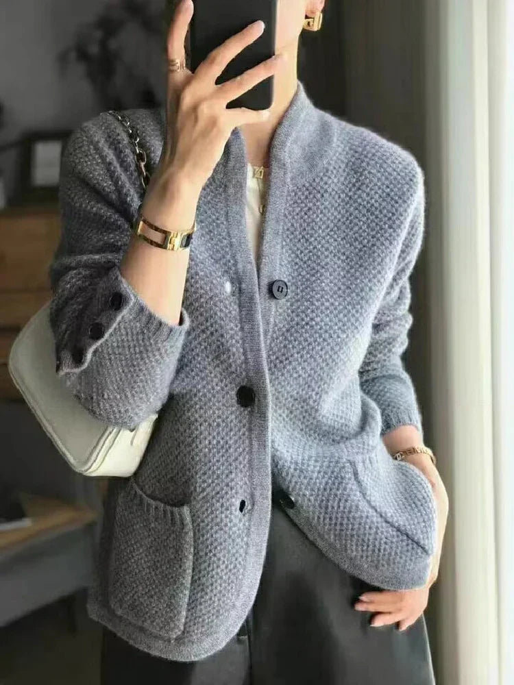 Modische und warme Strickjacke für Frauen - Halila