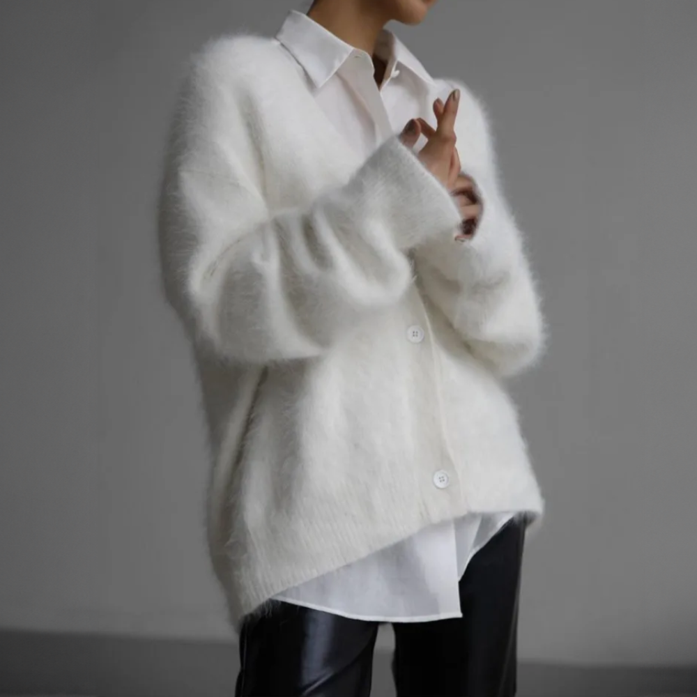 Warme Winterstrickjacke mit Knöpfen - Danimara