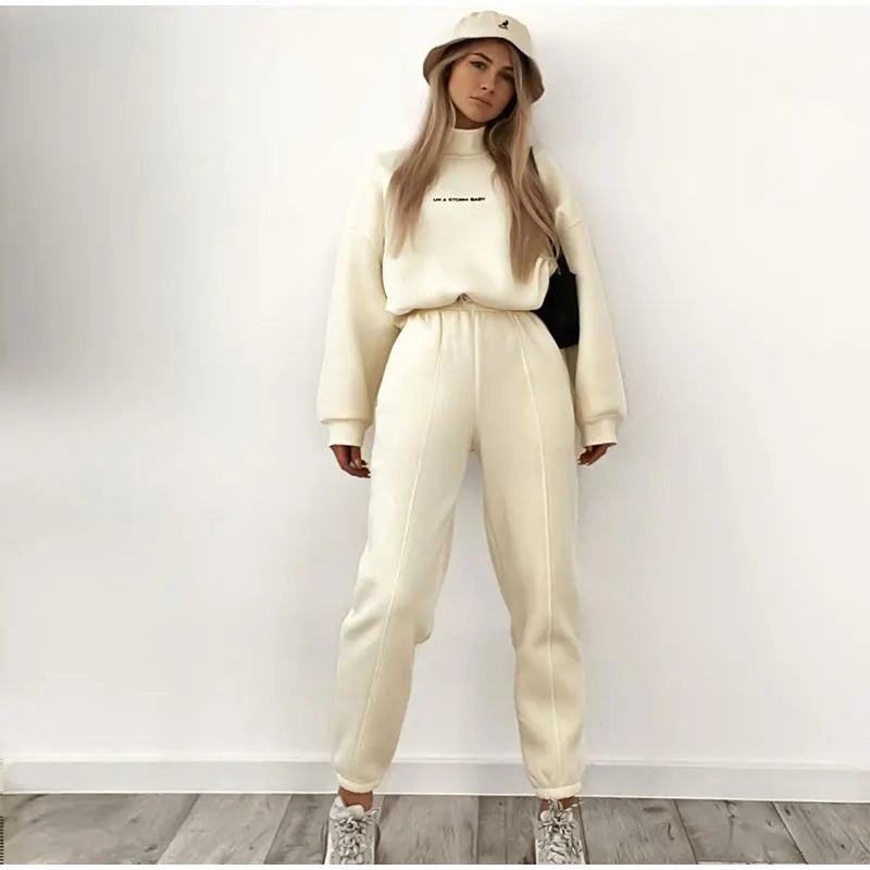 Kaila Trainingsanzug | Stylisches langärmeliges Oberteil und dazu passende Hose