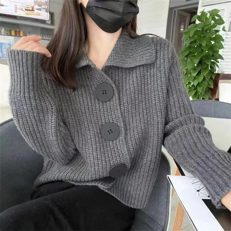 Übergroßer Strickpullover mit großen Knöpfen - Fay