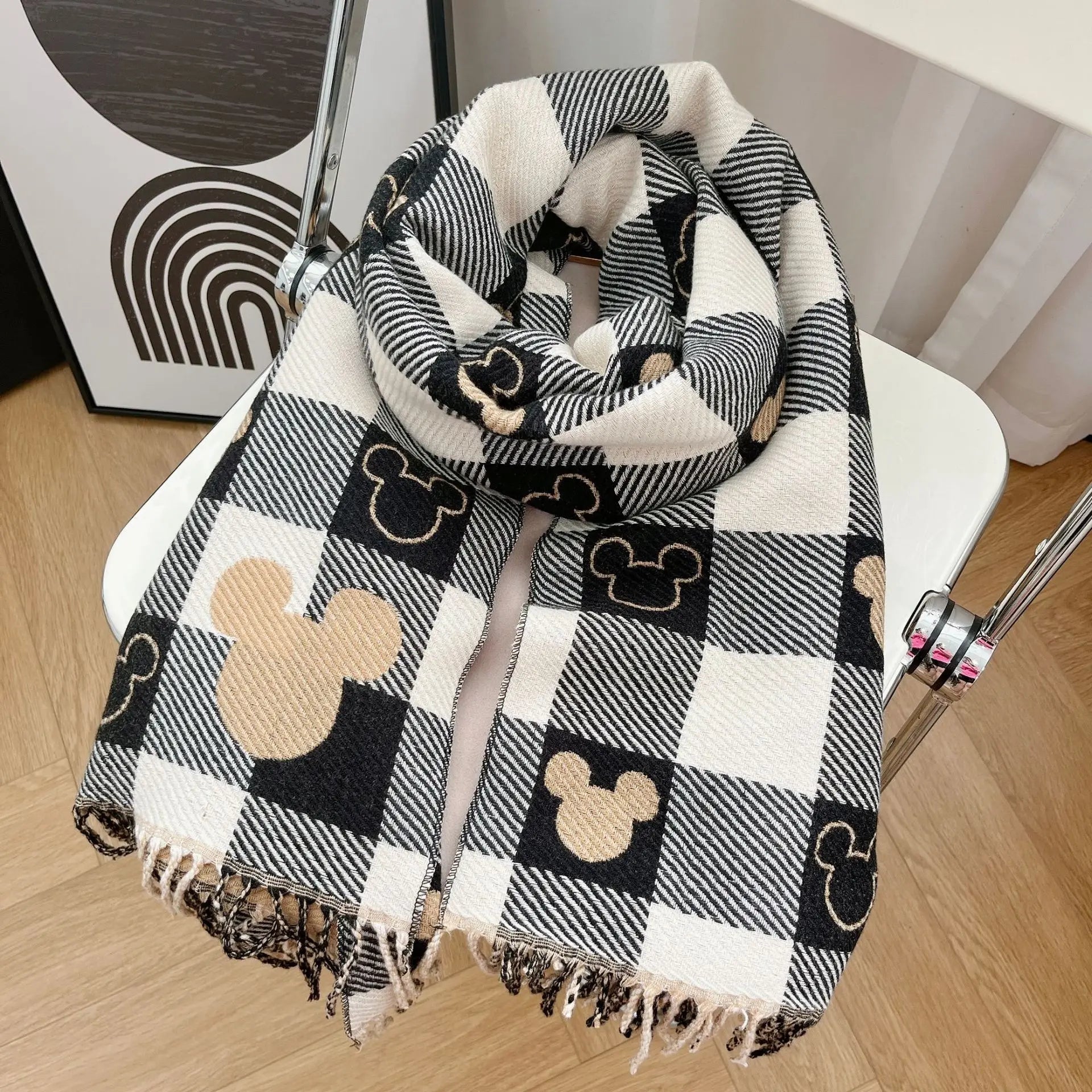 Damen Schal mit Mickey-Motiv – Weich, warm & verspielt