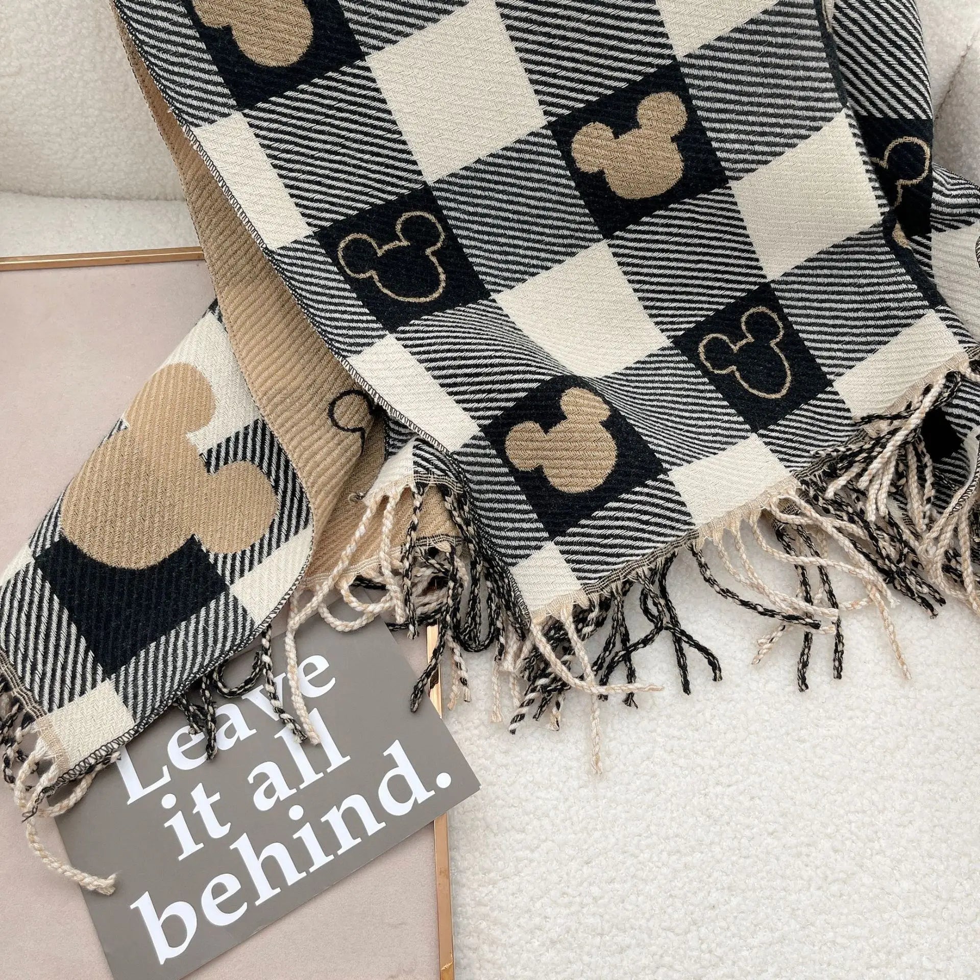 Damen Schal mit Mickey-Motiv – Weich, warm & verspielt
