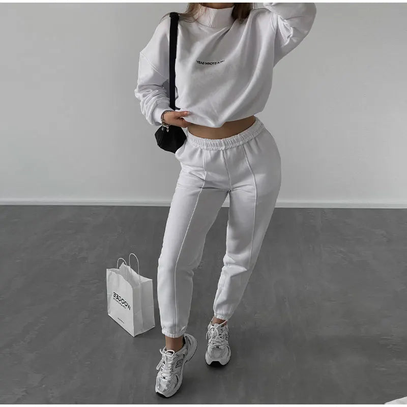 Kaila Trainingsanzug | Stylisches langärmeliges Oberteil und dazu passende Hose
