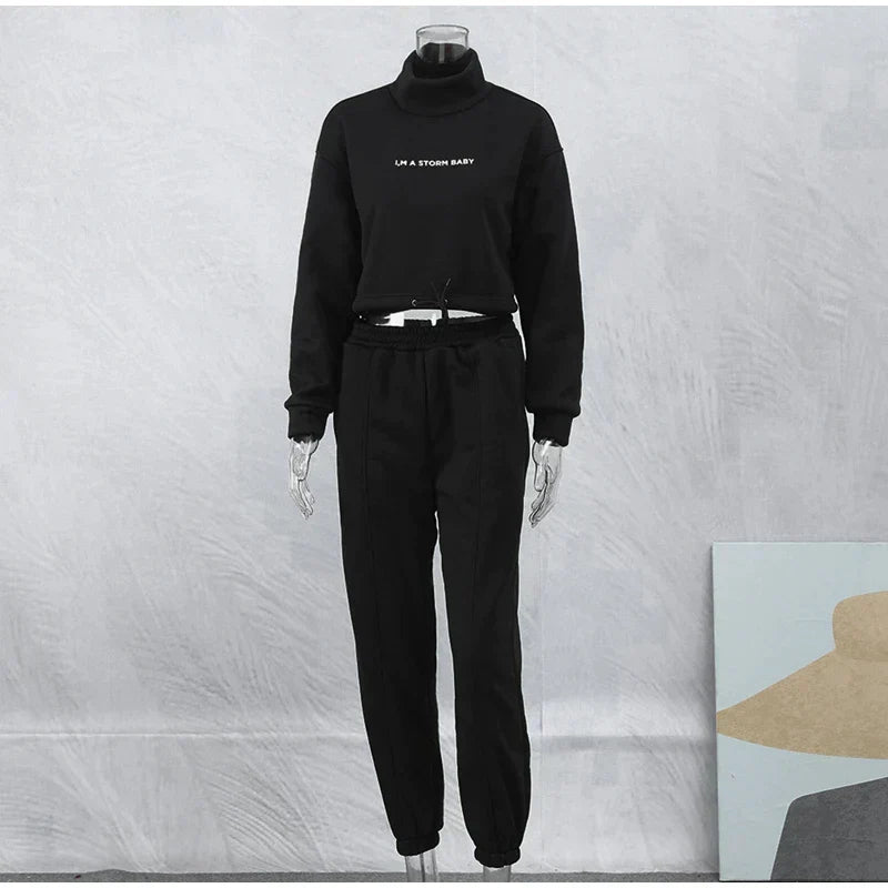 Kaila Trainingsanzug | Stylisches langärmeliges Oberteil und dazu passende Hose