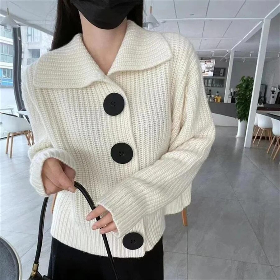 Übergroßer Strickpullover mit großen Knöpfen - Fay