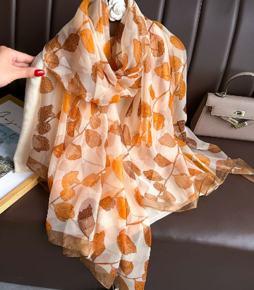 Luxuriöser Seidenschal für Damen mit elegantem Print-Design