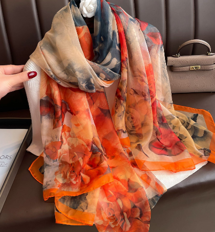 Luxuriöser Seidenschal für Damen mit elegantem Print-Design