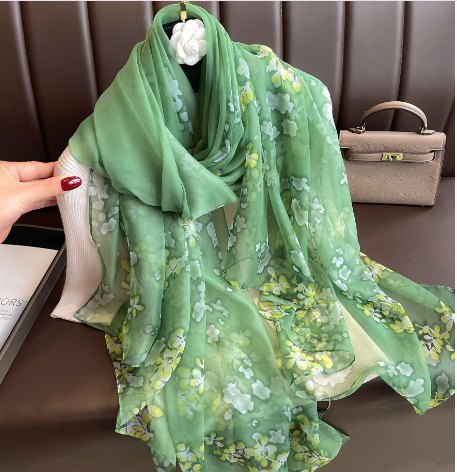 Luxuriöser Seidenschal für Damen mit elegantem Print-Design