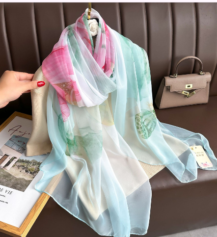 Luxuriöser Seidenschal für Damen mit elegantem Print-Design