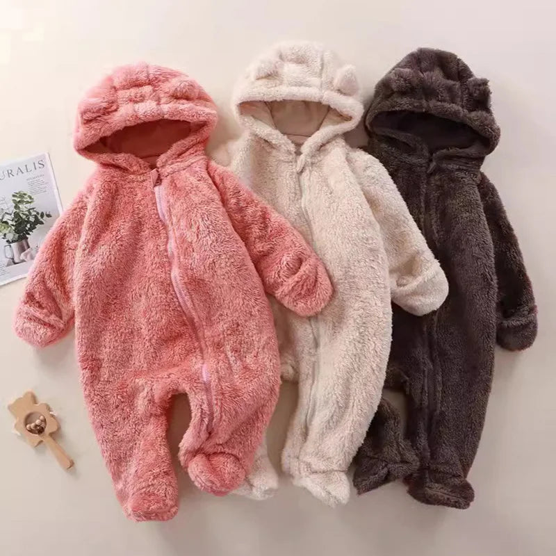 CozyCuddle - Kuscheliger Overall für Neugeborene mit Kapuze
