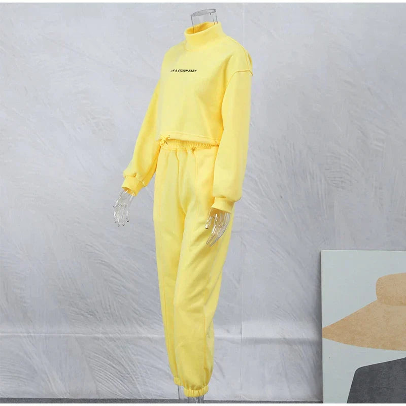 Kaila Trainingsanzug | Stylisches langärmeliges Oberteil und dazu passende Hose