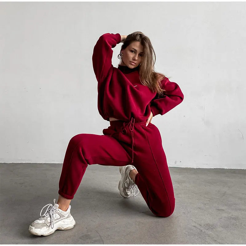 Kaila Trainingsanzug | Stylisches langärmeliges Oberteil und dazu passende Hose