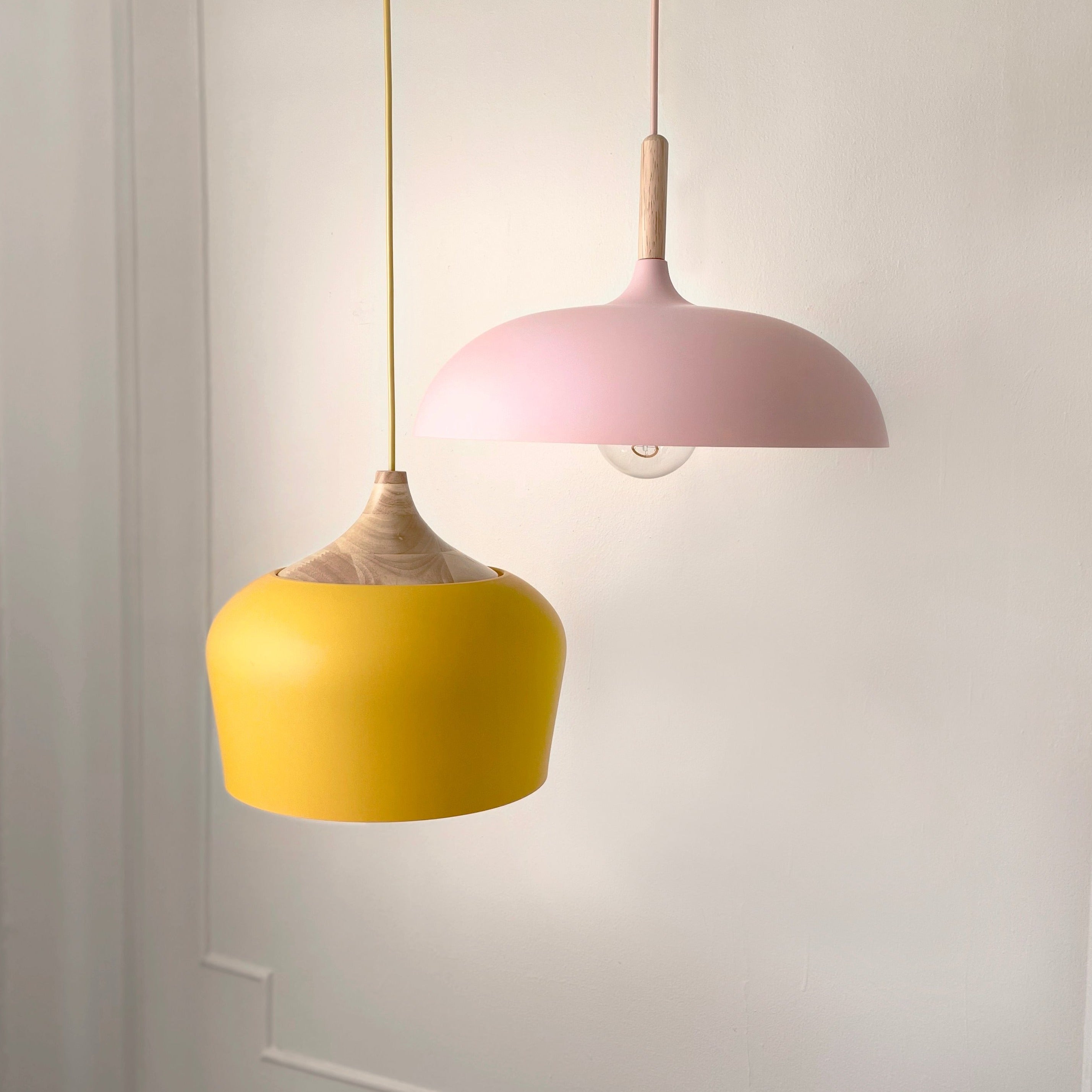 Nordylight – Pendelampe Pastel Metal & Træ – Justerbar Retro Design
