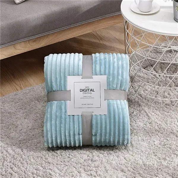 SoftLoom – Flauschige Flanell-Decke Gestreift für Sofa, Bett & Reisen