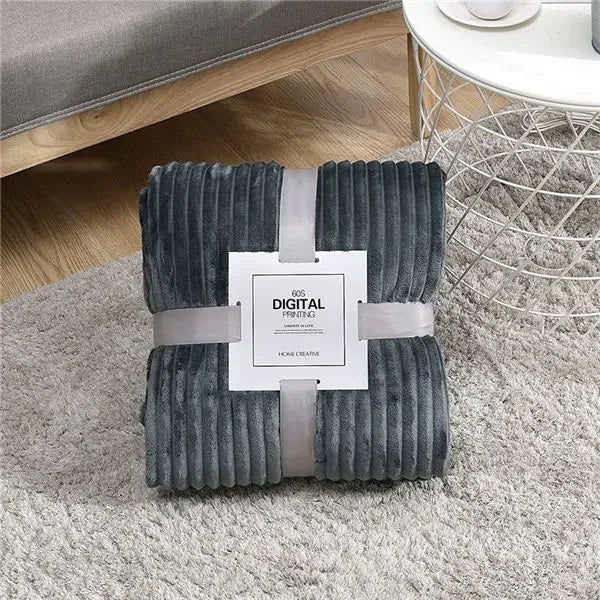 SoftLoom – Flauschige Flanell-Decke Gestreift für Sofa, Bett & Reisen