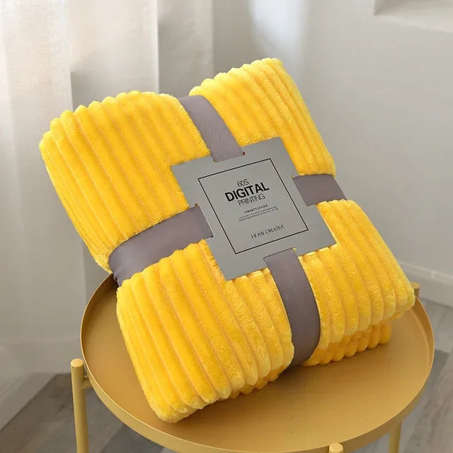 SoftLoom – Flauschige Flanell-Decke Gestreift für Sofa, Bett & Reisen