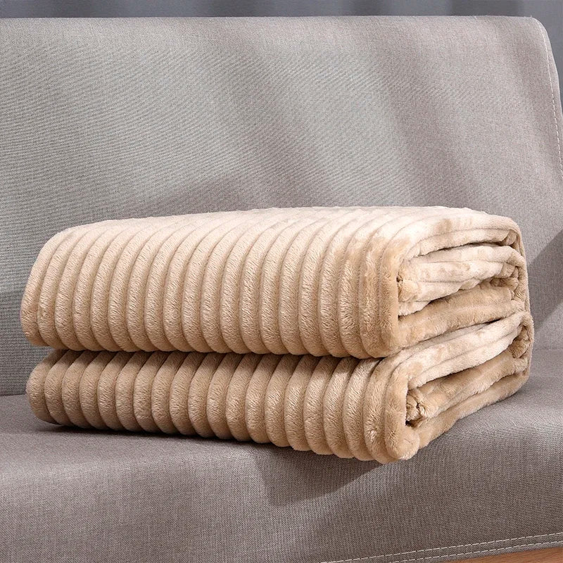 SoftLoom – Flauschige Flanell-Decke Gestreift für Sofa, Bett & Reisen