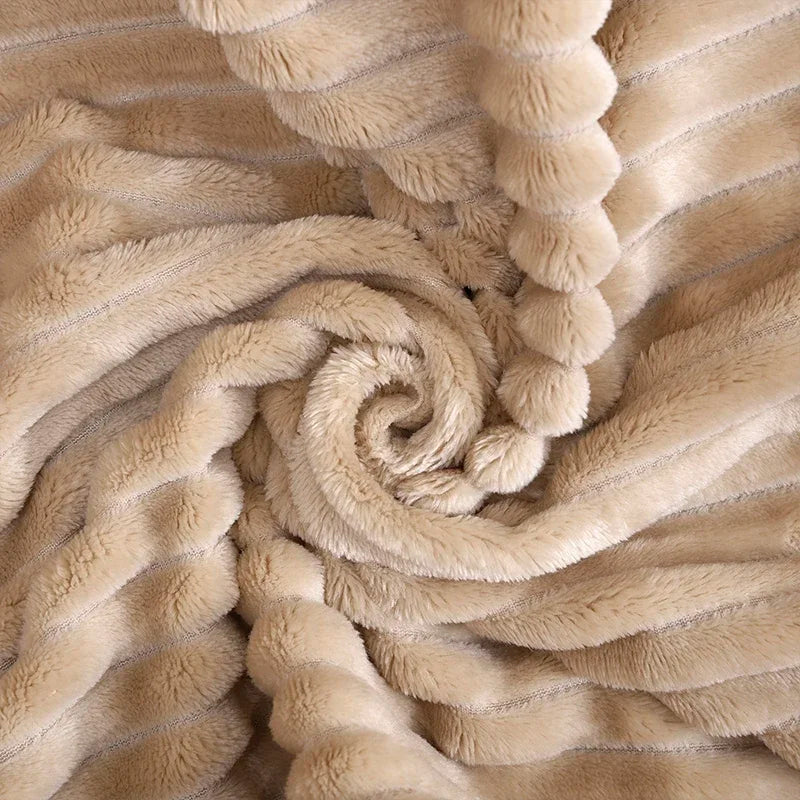SoftLoom – Flauschige Flanell-Decke Gestreift für Sofa, Bett & Reisen