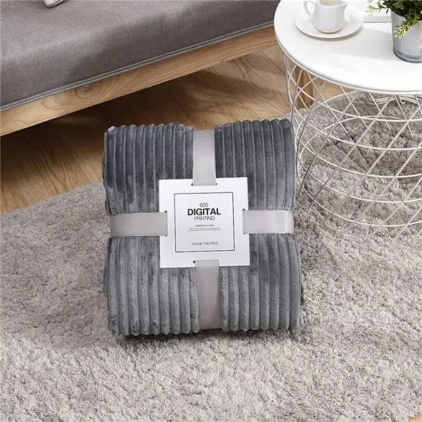 SoftLoom – Flauschige Flanell-Decke Gestreift für Sofa, Bett & Reisen