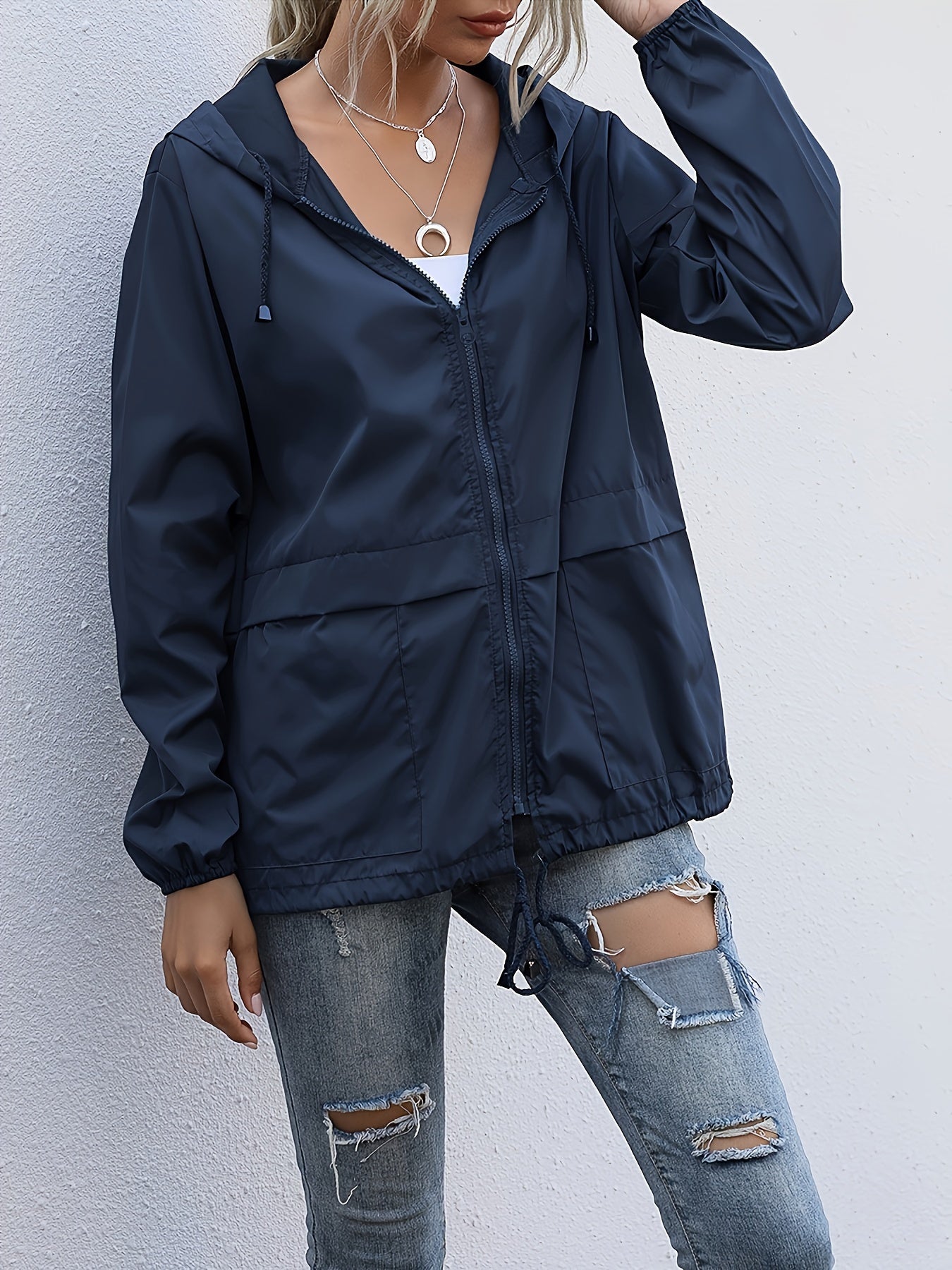 Sophie – Windjacke mit Kapuze – Stilvoll, vielseitig & wetterfest
