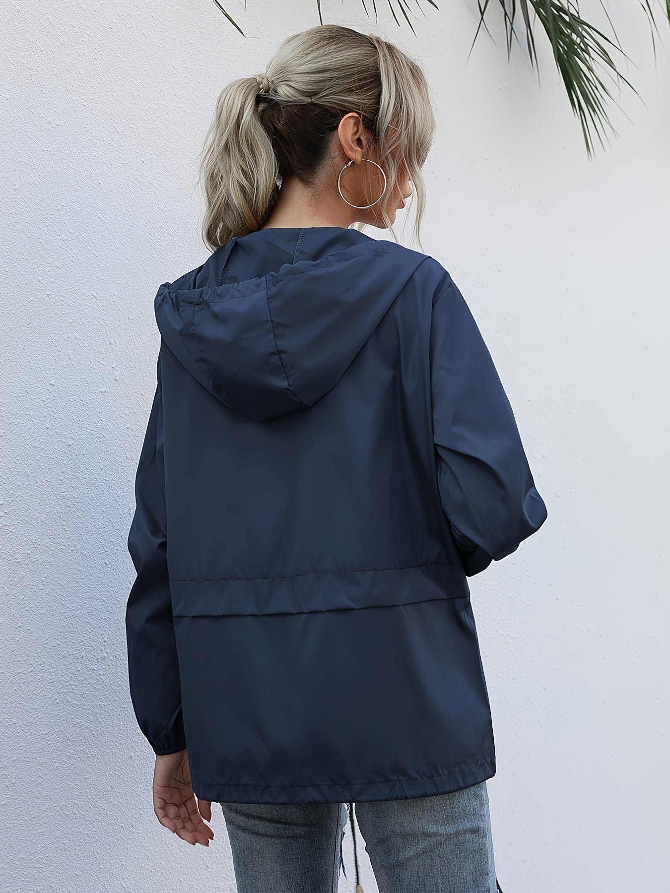 Sophie – Windjacke mit Kapuze – Stilvoll, vielseitig & wetterfest