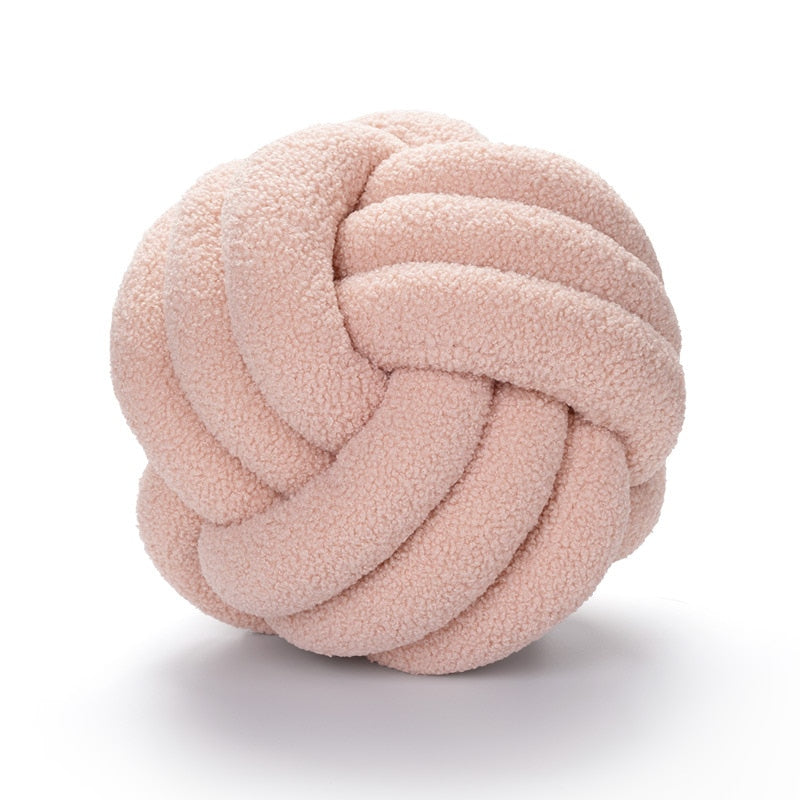 Knotiva – Pyntepude i bomuldsfleece med trefoldet knudedesign