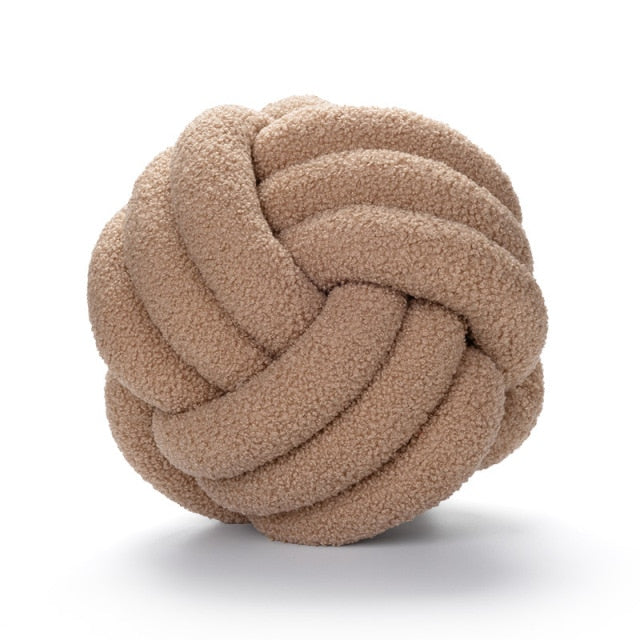 Knotiva – Pyntepude i bomuldsfleece med trefoldet knudedesign