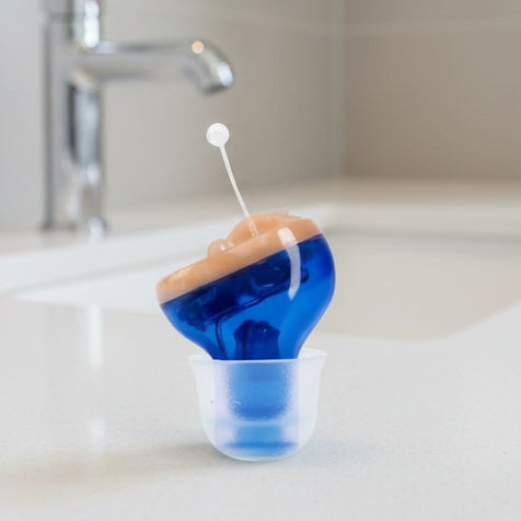 Amplificateur audio intra-auriculaire – Conception compacte, rechargeable et maintien sûr